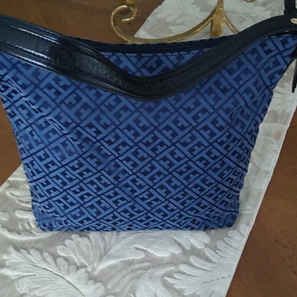 Tommy Hilfiger Tote - Picture 4 of 8